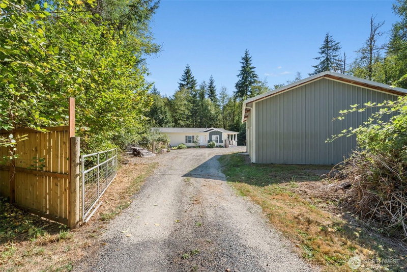 22010 Summers Road SW photo 33