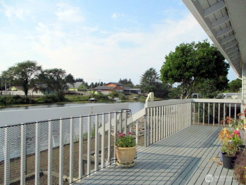255 Canal Drive NE photo 1