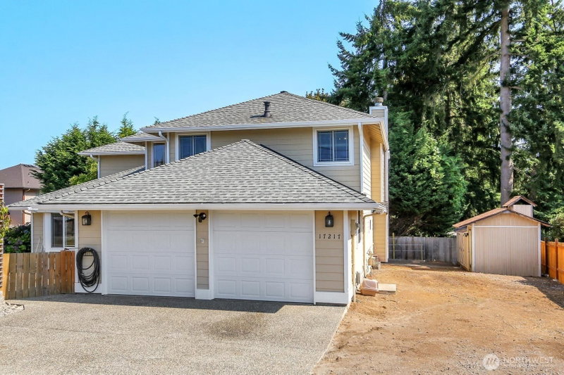 17217 Larch Way photo 2