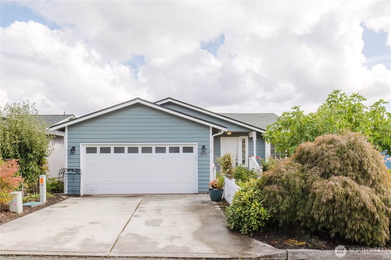 1210 Daniels Avenue photo 1