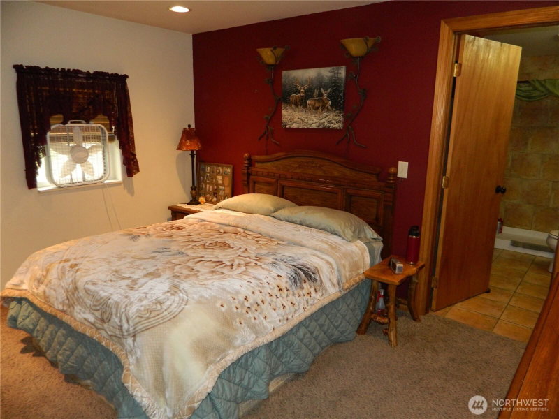 44 Bonaparte Avenue photo 20