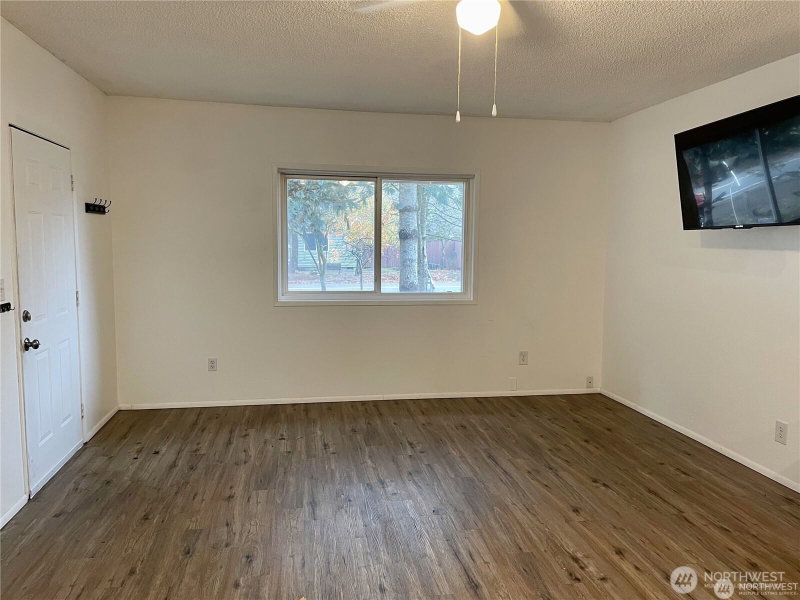 685 Morse Street photo 2
