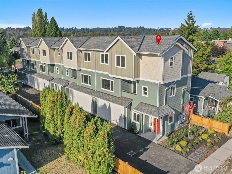 215 Corrin Avenue NW #D photo 1