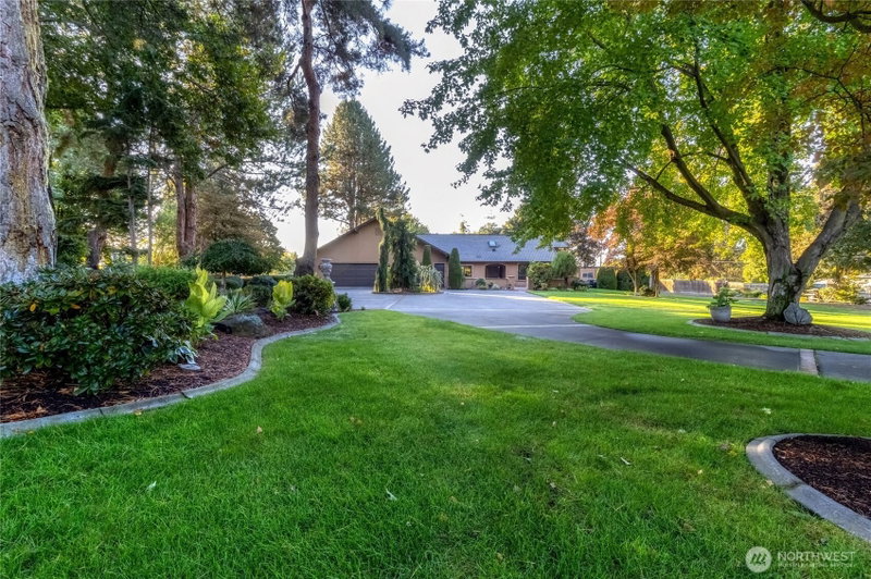 1134 Abbott Road photo 1