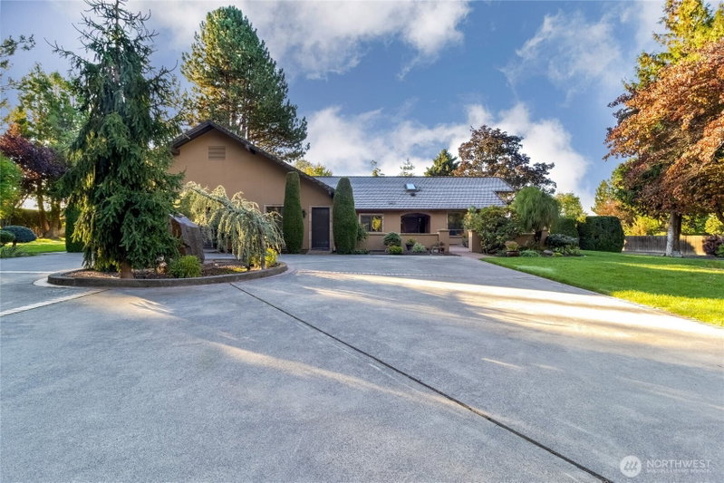 1134 Abbott Road photo 2