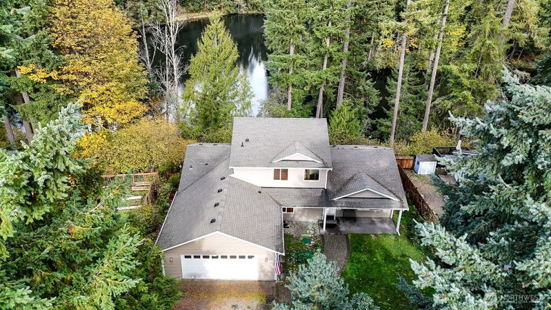 22318 Blue Lake Court SE photo 2