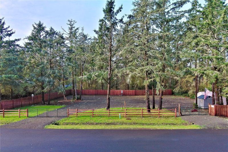 1013 Discovery Avenue SE photo 1