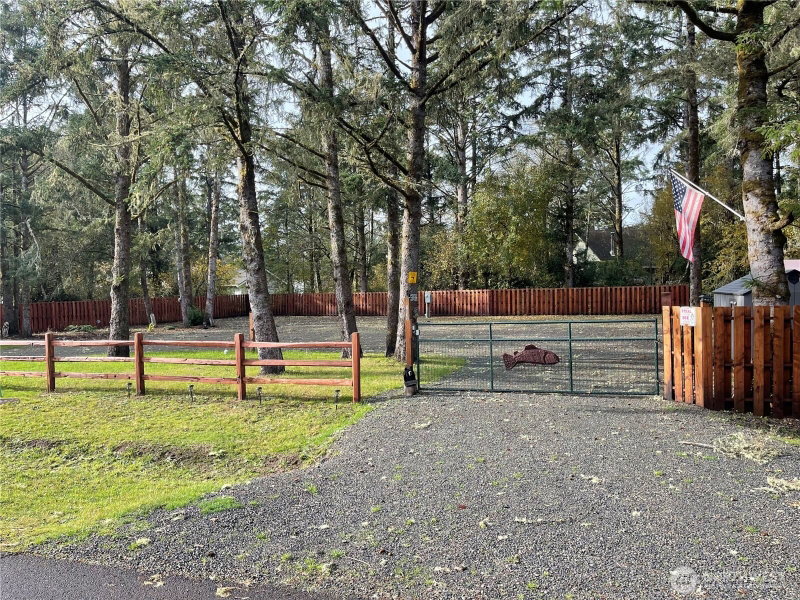 1013 Discovery Avenue SE photo 2