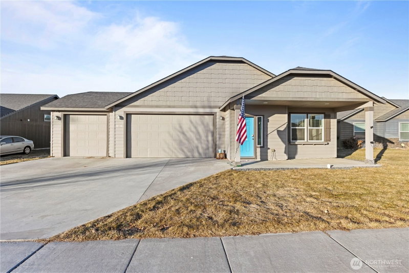 1336 E Egeland Drive photo 1