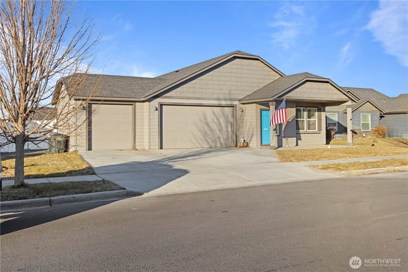 1336 E Egeland Drive photo 2