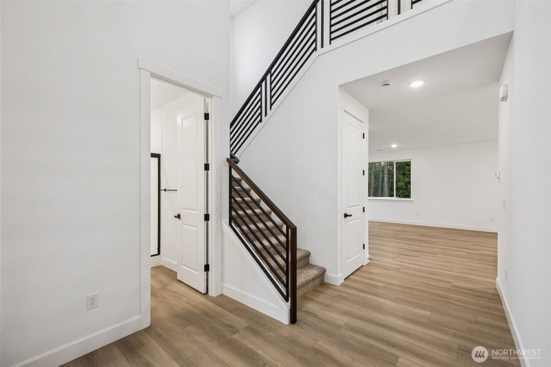 2207 Oak Court #8 photo 2