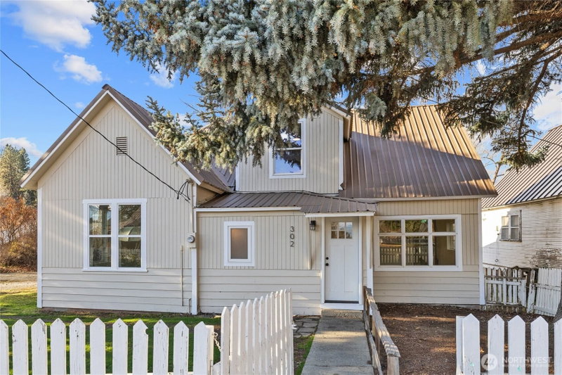 302 Stafford Street photo 1