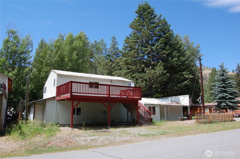 117 E Lake Street photo 2