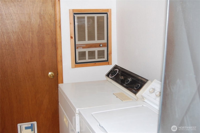 117 E Lake Street photo 35