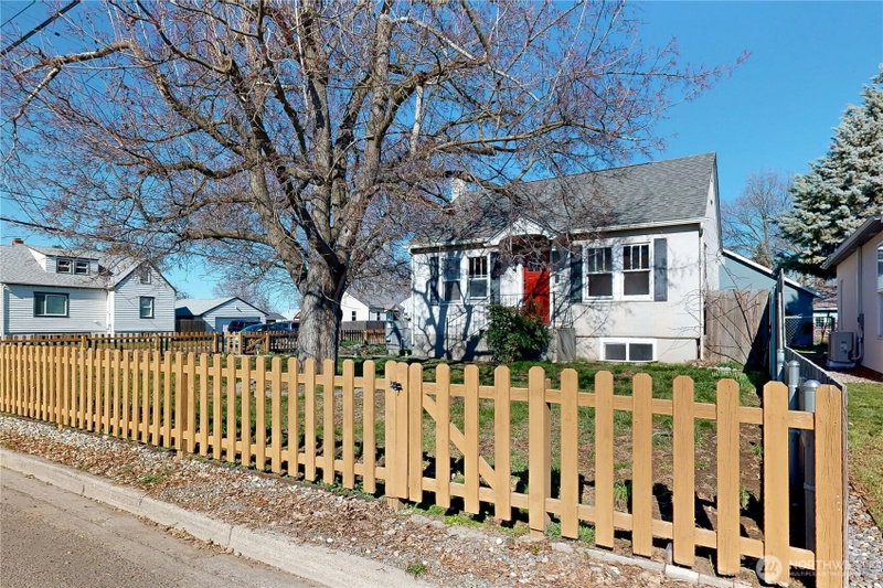 405 SE 8th Street photo 39