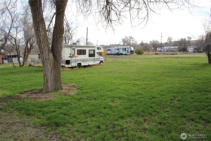 313 E Main photo 2