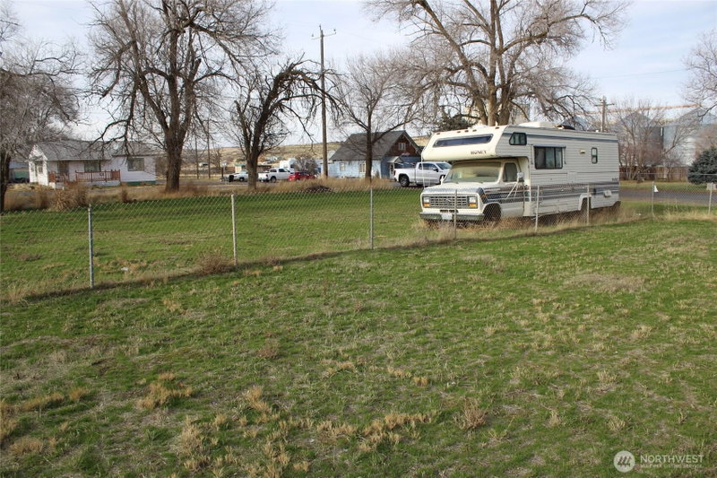 313 E Main photo 5
