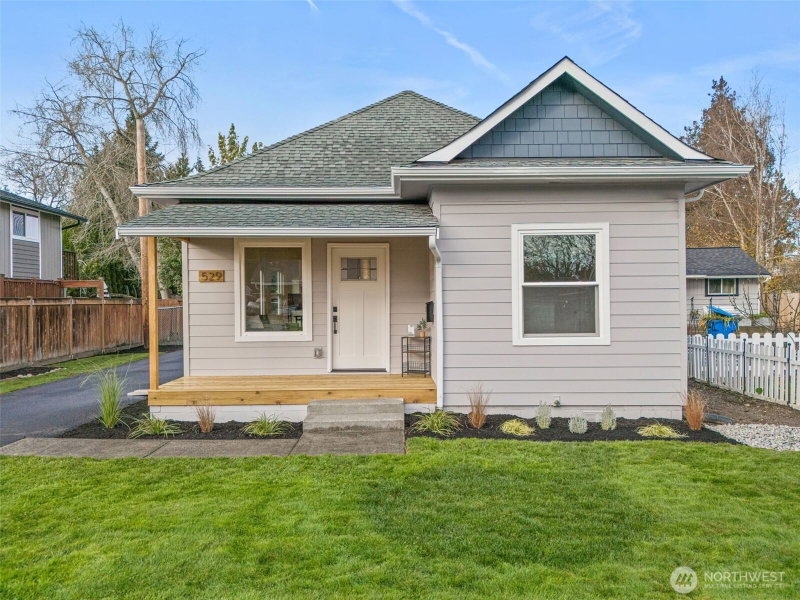 529 4th Avenue SE photo 2