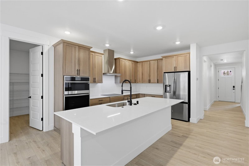20421 Mystic Place E photo 2