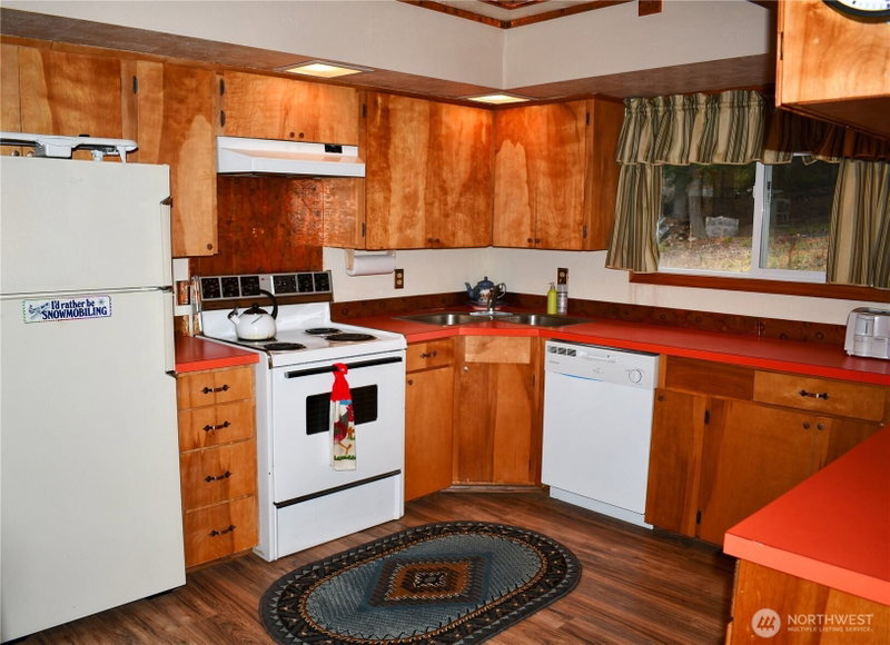61515 Highway 204 photo 2