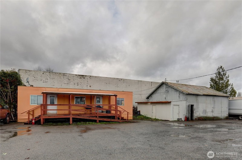 809 W Main Street photo 2
