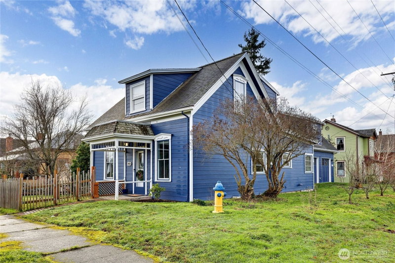 543 Van Buren Street photo 2