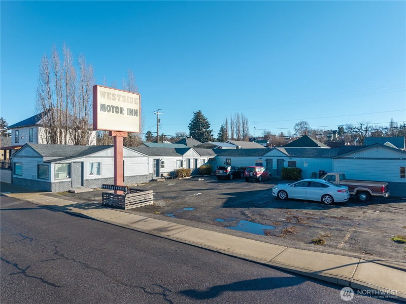 407 1st Avenue photo 1