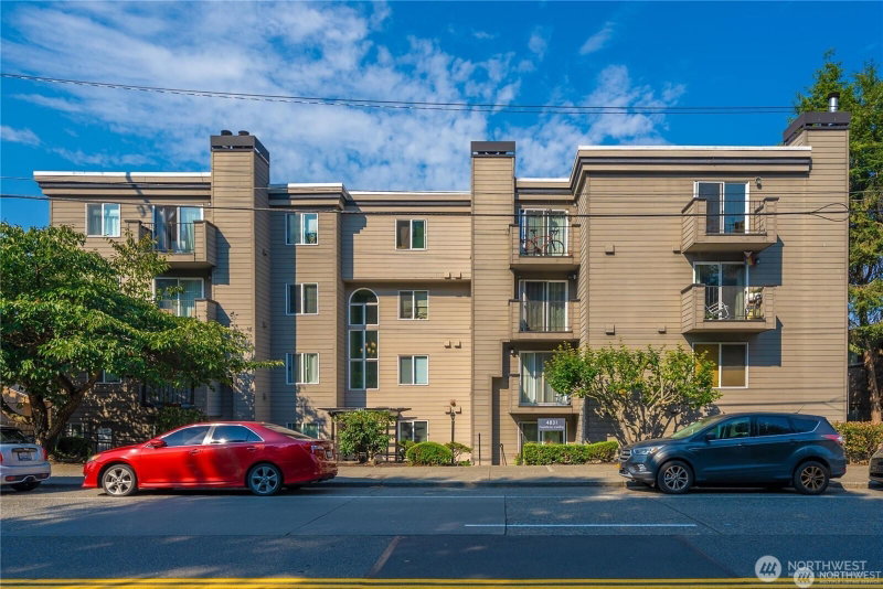 4831 Fauntleroy Way SW #401 photo 2
