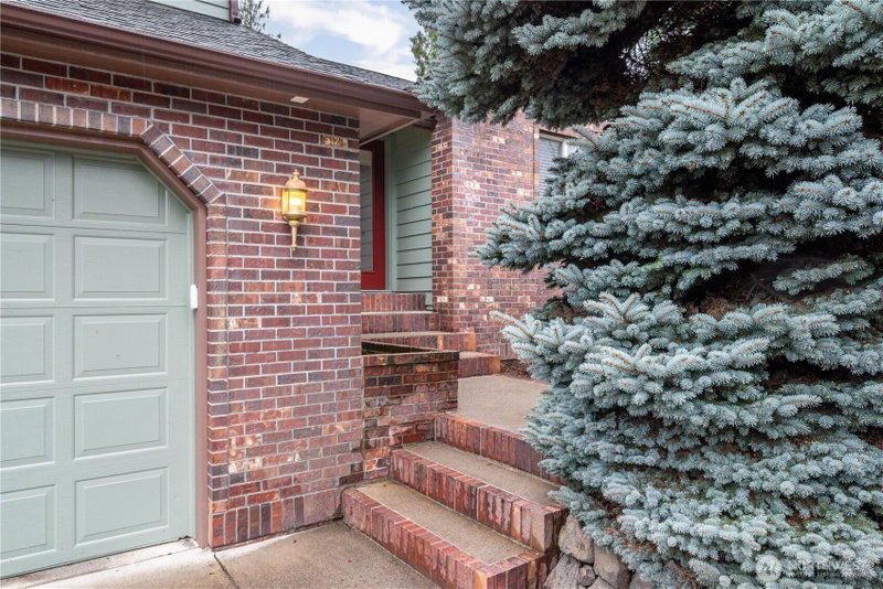 214 St. James Court photo 2