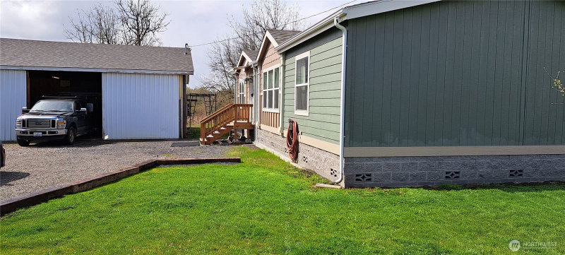 765 SW Chehalis photo 2