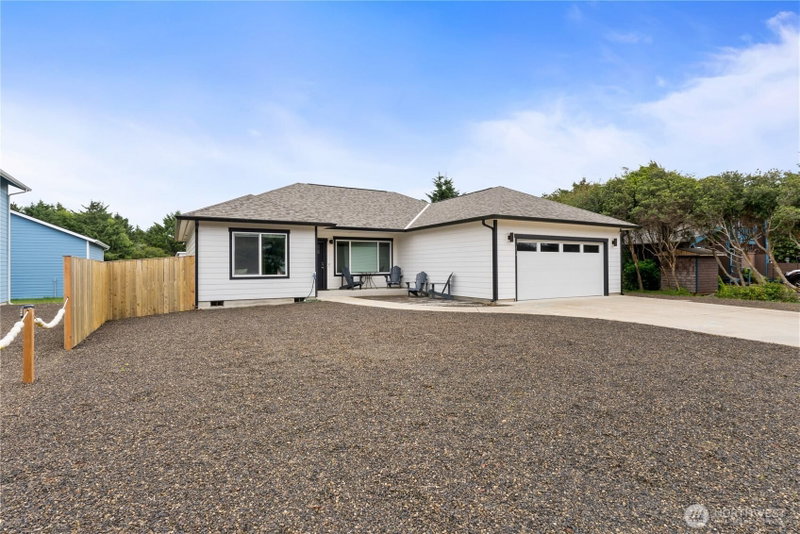 354 Sand Dune Avenue NW photo 2