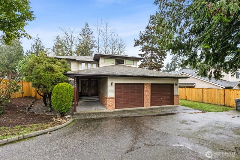 15215 Larch Way photo 2