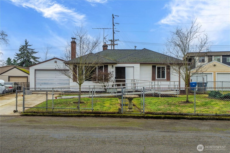 18 Oak Park Drive SW photo 2