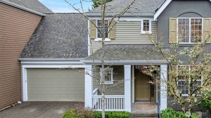 6441 SE Cougar Mountain Way photo 2