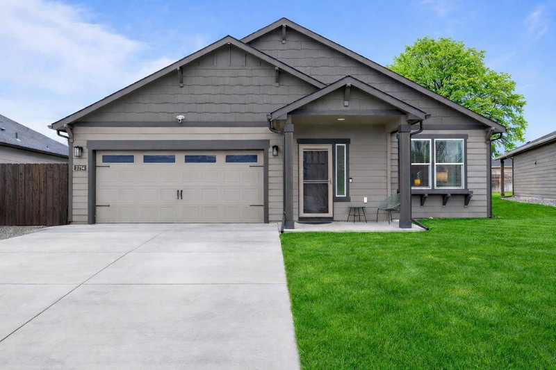 2214 Leonard Drive photo 1