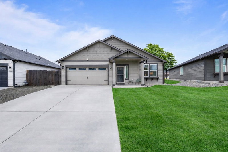 2214 Leonard Drive photo 2