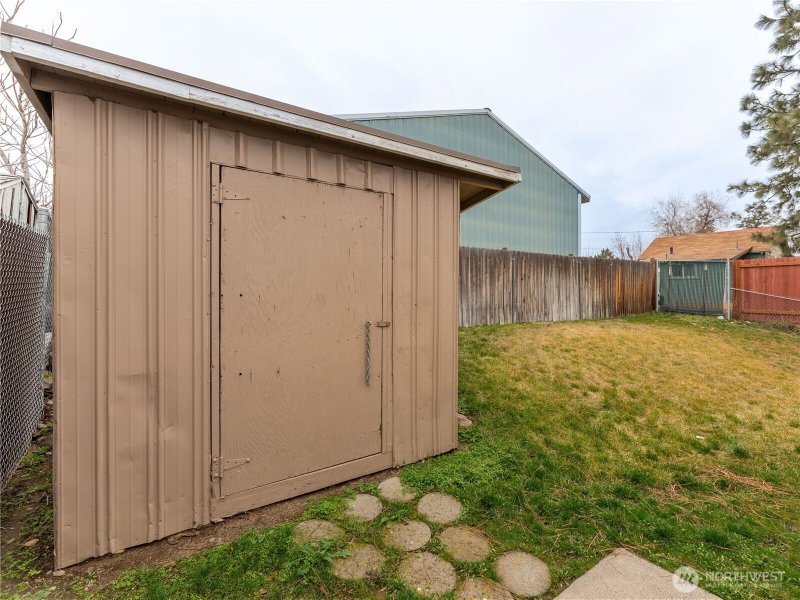 616 S Chelan Avenue photo 38