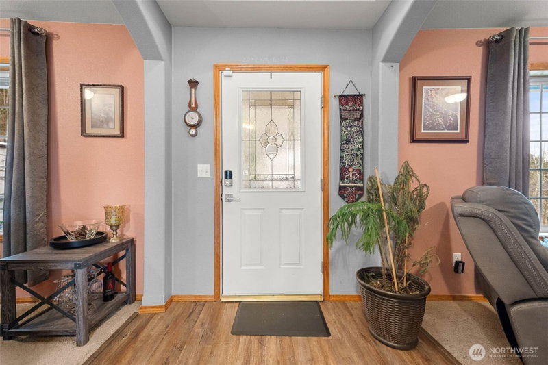 648 Kaitlyn St W photo 2