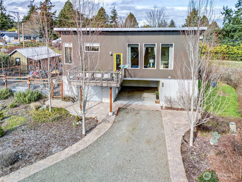 406 Discovery Road photo 1