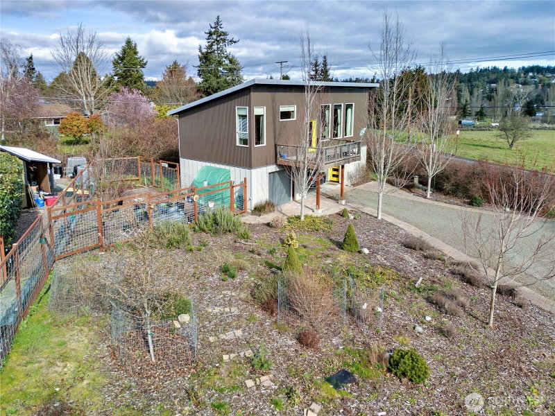 406 Discovery Road photo 2
