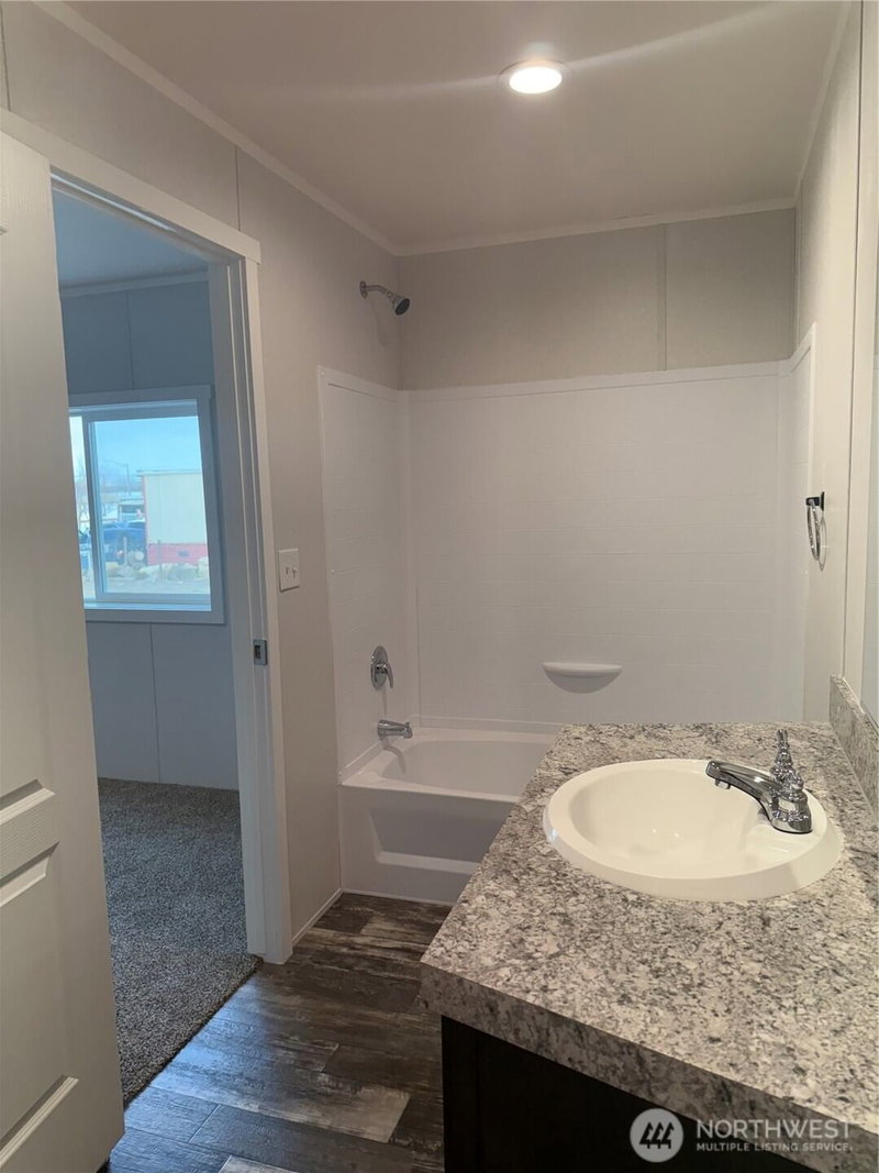 200 W Hawthorne Street #32 photo 16