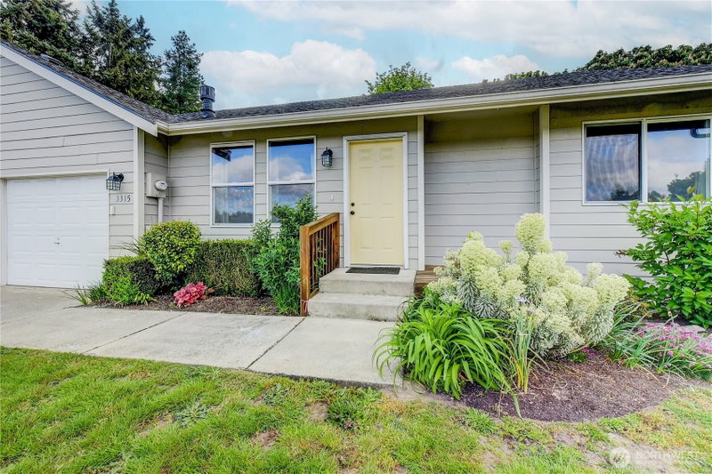3315 18th Street Pl SW photo 2
