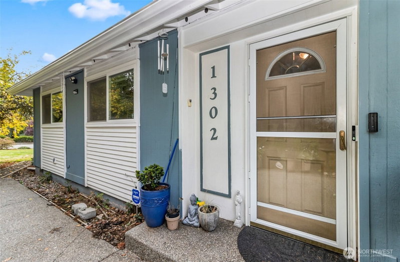 1302 Pine Avenue photo 2