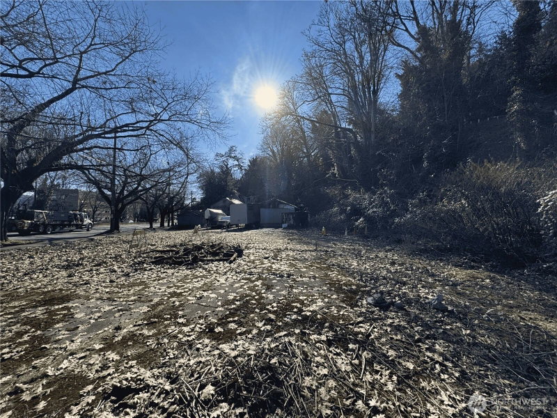 2121 Aurora Avenue N photo 2