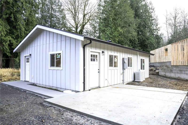 2923 Brook Lane photo 2