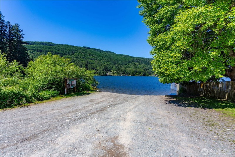 22989 Lake McMurray Lane #18 photo 2
