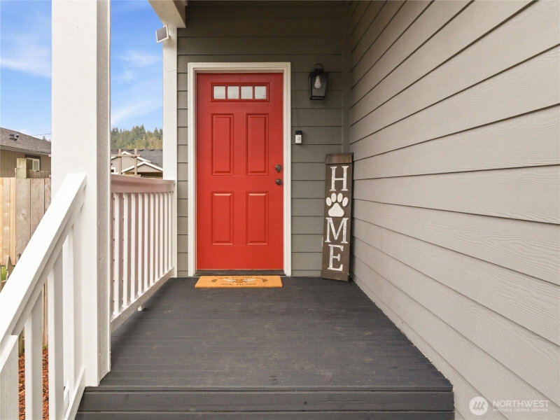 411 Hardefeldt Street SE photo 2