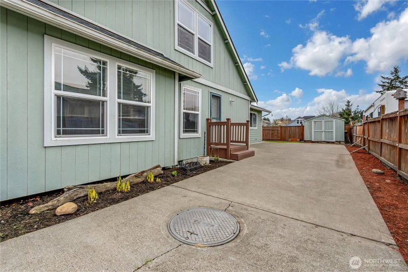 309 Solberg Street NW photo 2