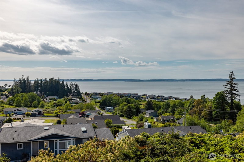 987 NW Camano Drive photo 1