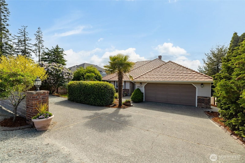 987 NW Camano Drive photo 2